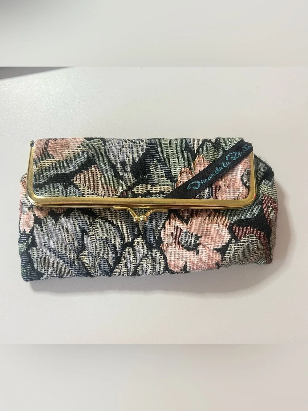 Floral tapestry makeup bag with gold-tone kiss-lock frame, Oscar de la Renta
